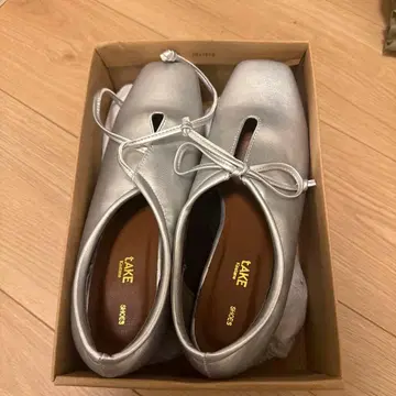 FAKE 실버 발레 슈즈 낮은 힐