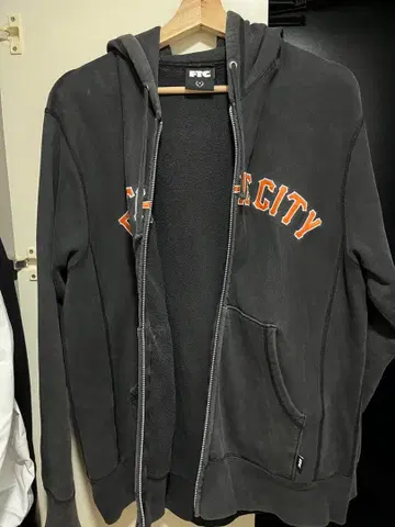 FTC 후드티 L 사이즈 ARCH EMB ZIP UP HOODY