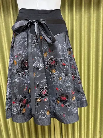 영국제 빅토리아풍의 아름다운 꽃무늬 플레어 스커트
