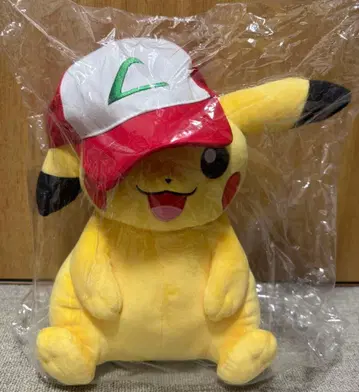 모자를 쓴 피카츄 봉제 인형