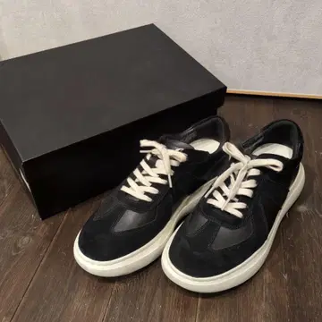 블랙 스웨이드 가죽 로우컷 스니커즈