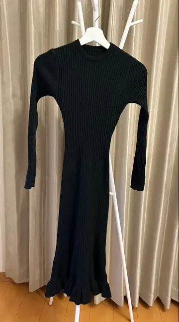 벌스데이 바쉬 무릎 아래 니트 원피스