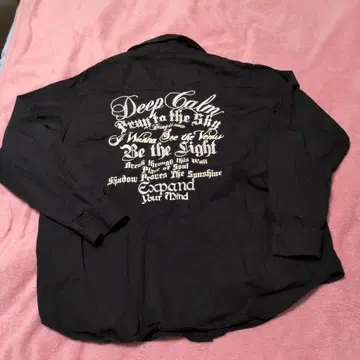 블랙 긴팔 셔츠 백 프린트 포함