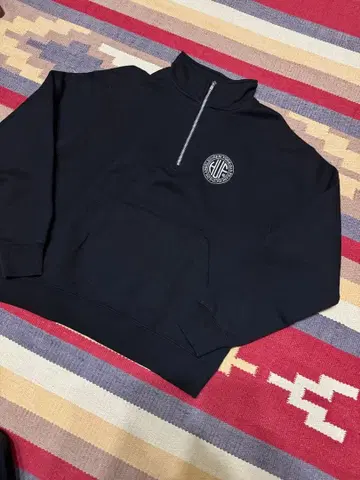 하프 지퍼 맨투맨