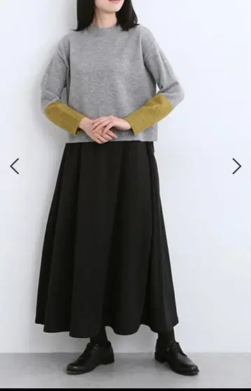 내추럴 눋 안쪽 샤기 플레어 스커트 블랙