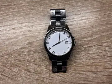 화이트 다이얼 손목시계 MARC BY MARC JACODS