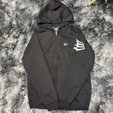 NEW ERA 블랙 후드티 L 사이즈