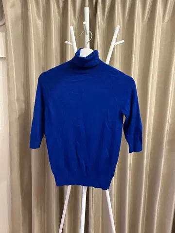 ZARA 파란색 터틀넥 반팔 니트