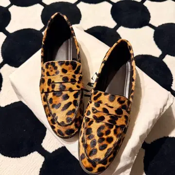 새상품급 ZARA 자라 리얼 송치 가죽 로퍼 39 / 레오파드 무늬