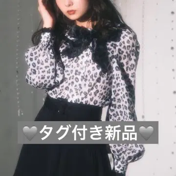 bubbles 하트 버튼 비대칭 블라우스