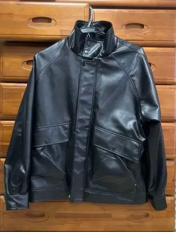 블랙 페이크 가죽 자켓