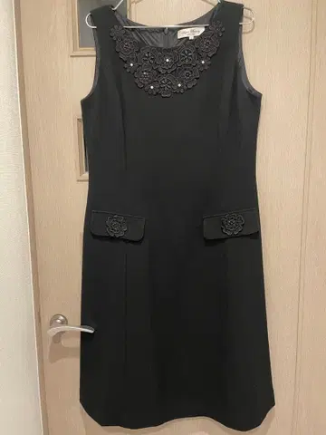 Super Beavty 블랙 슬리브리스 원피스