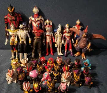 울트라맨 가면라이더 피규어와 손가락 인형 세트