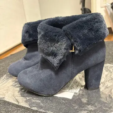 여성용 네이비 퍼 스웨이드 부츠