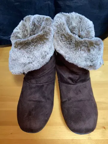 브라운 퍼 스웨이드 어그 부츠