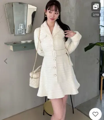 ROYAL PARTY 퍼 달린 라메 트위드 미니 원피스