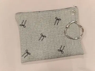 리본 자수 그레이 파우치