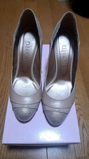 DIANA 베이지 스팽글 하이힐 23.0cm