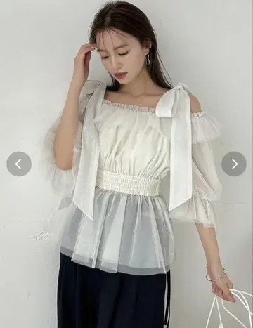 dazzlin 튤 리본 페플럼 2way 상의