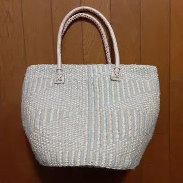 스카이블루와 황색 스트라이프 바스켓백