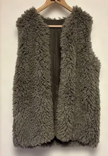 [ 어반 리서치 ] 새상품급 인조 모피 베스트