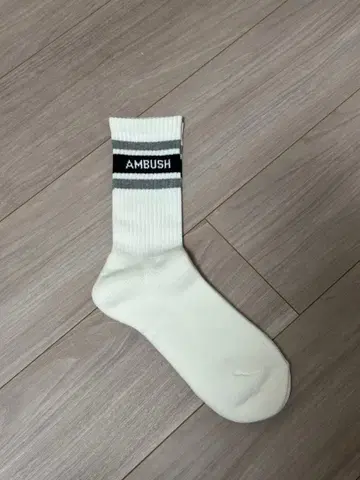 AMBUSH 로고 삭스 화이트 미사용품