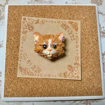 회화 같은 브라운 화이트 고양이 리얼 브로치