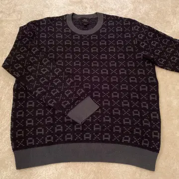 기하학 패턴 다크 그레이 니트 스웨터