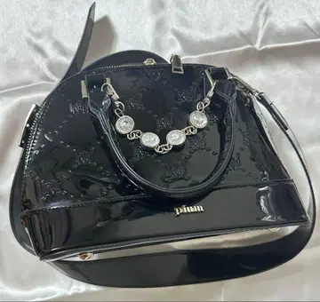 비쥬 장식 pium 모노그램 에나멜 미니 백 블랙