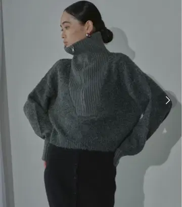 AIC. 부클레 하프 지퍼 니트