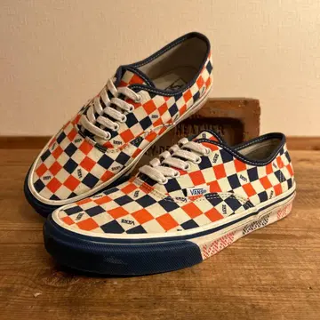 스탠다드 캘리포니아 x 반스 오센틱 체크 무늬 깃발