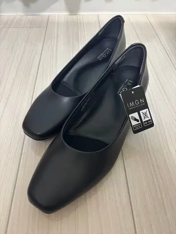 I.M.G.N 블랙 스퀘어토 펌프스