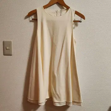 슬리브리스 무릎 기장 원피스 S 크림