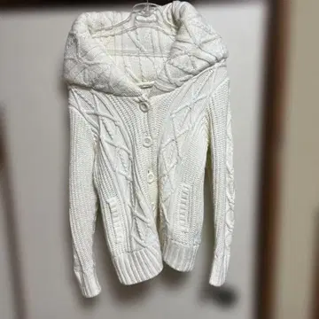 화이트 케이블 니트 후드 부착 코트