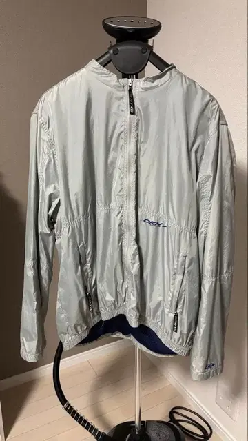 DKNY 액티브 00s 실버 x 블루 나일론 자켓 노카라