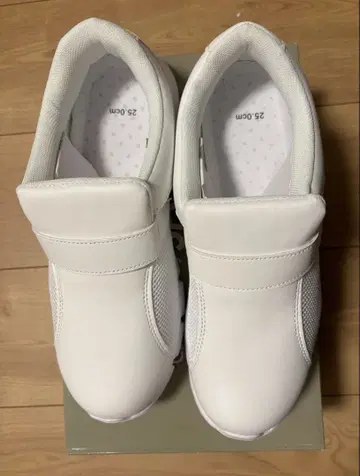 [ 새상품 ] 의료용 스니커즈 케어세프티 화이트 25.0cm EEE