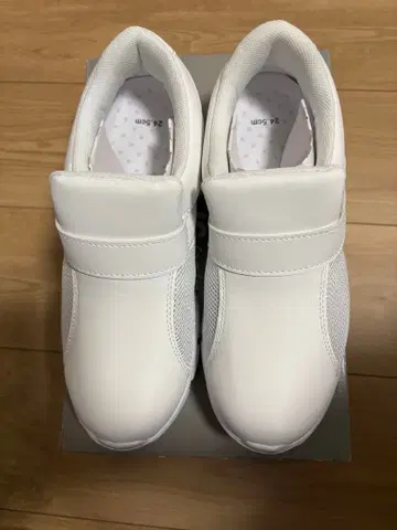 새상품 ] 의료용 스니커즈 케어세이프티 화이트 24.5cm EEE