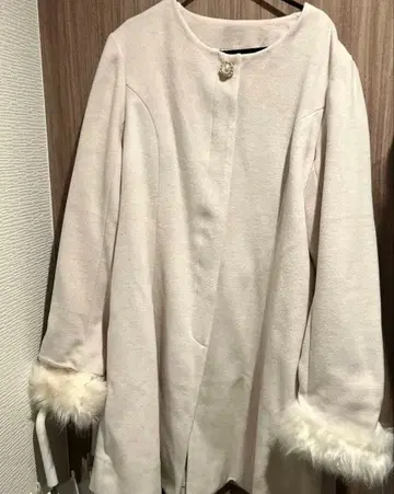 dazzlin 아이보리 퍼 노카라 코트