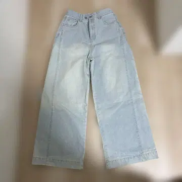 연한 블루 와이드 레그 데님 팬츠