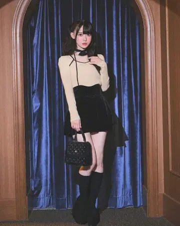 정품 미셸 마카롱 슬림 레그 스커트 벨로아 블랙 s 사이즈