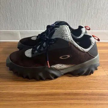 oakley braindead chop saw 28.5 us10.5