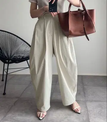 Eclat one 커브 디자인 와이드 팬츠