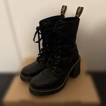 블랙 레이스업 하이힐 부츠