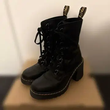 닥터마틴 마틴 8홀 부츠