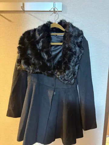 LIP SERVICE 퍼 블랙 코트