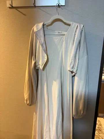 BUBBLES 롱 원피스 크림색 긴팔