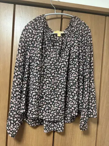 MICHAEL KORS 블랙 플라워 블라우스 XS