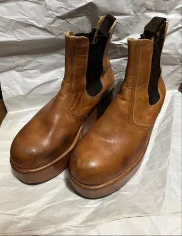 BELLY BUTTON 통굽 사이드 고어 부츠 / TOKYO BOPPER