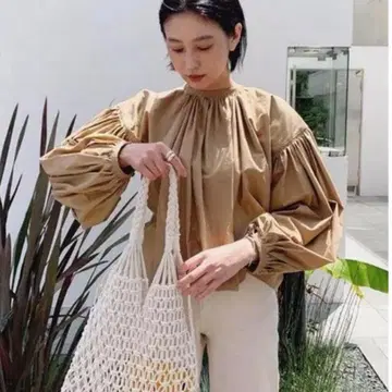 CLANE 볼륨 퍼프 스모크 상의