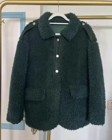 다크 그린 보아 무스탕 코트